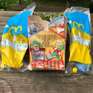 2 McDonalds DINOSAURS Happy Meal Toys 1992 Earl Sinclair / Original Lunch Box